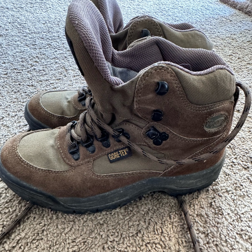 Vintage Brown Vasque Gore-Tex Hiking Boots